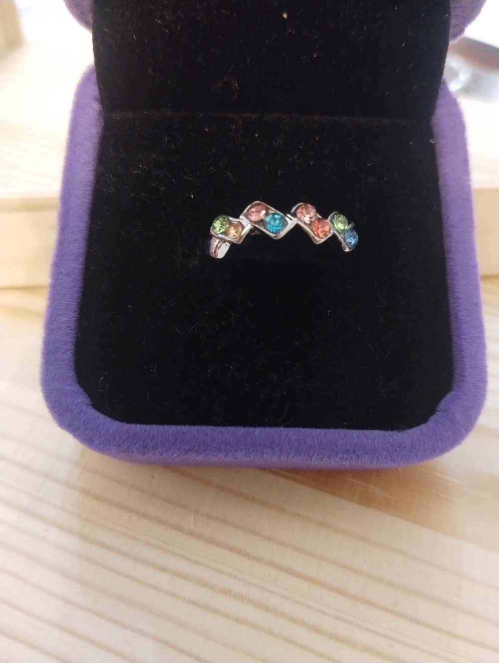 New Rainbow Crystal Zig Zag Ring Size 5 Silver Tone Costume Jewelry Ring